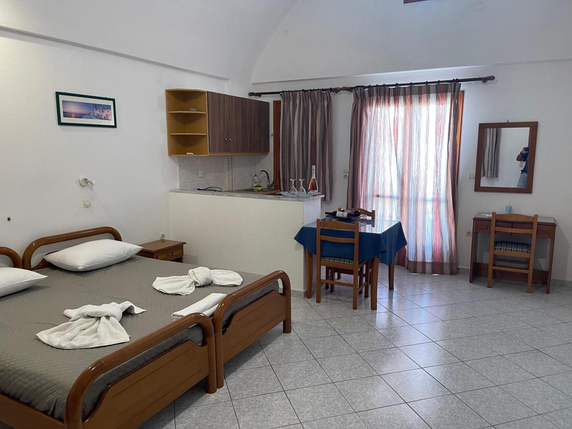 Tarelis Apartments & Studios Камари Экстерьер фото
